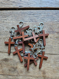 Sleutelhanger met kruis - bruin