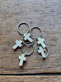 Sleutelhanger met wit kruisje