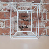 Metalen frame met tekst op glas - wit