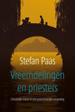 Vreemdelingen en priesters - Stefan Paas