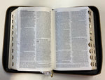 Bijbel (HSV) met Psalmen – zwart leer met goudsnee, rits en duimgrepen